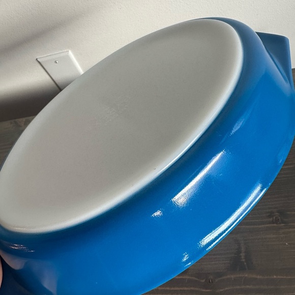 Vintage 1.5 qt Pyrex split dish 
Royal / Holiday promo piece  1961 - Picture 8 of 16